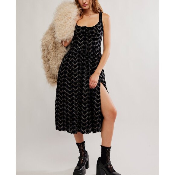 Free People Dresses & Skirts - FREE PEOPLE Freya Burnout Midi Dress / Charcoal Combo